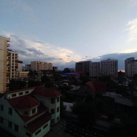 Appartamento Aura On Turusbekova Street 124 Bishkek Esterno foto