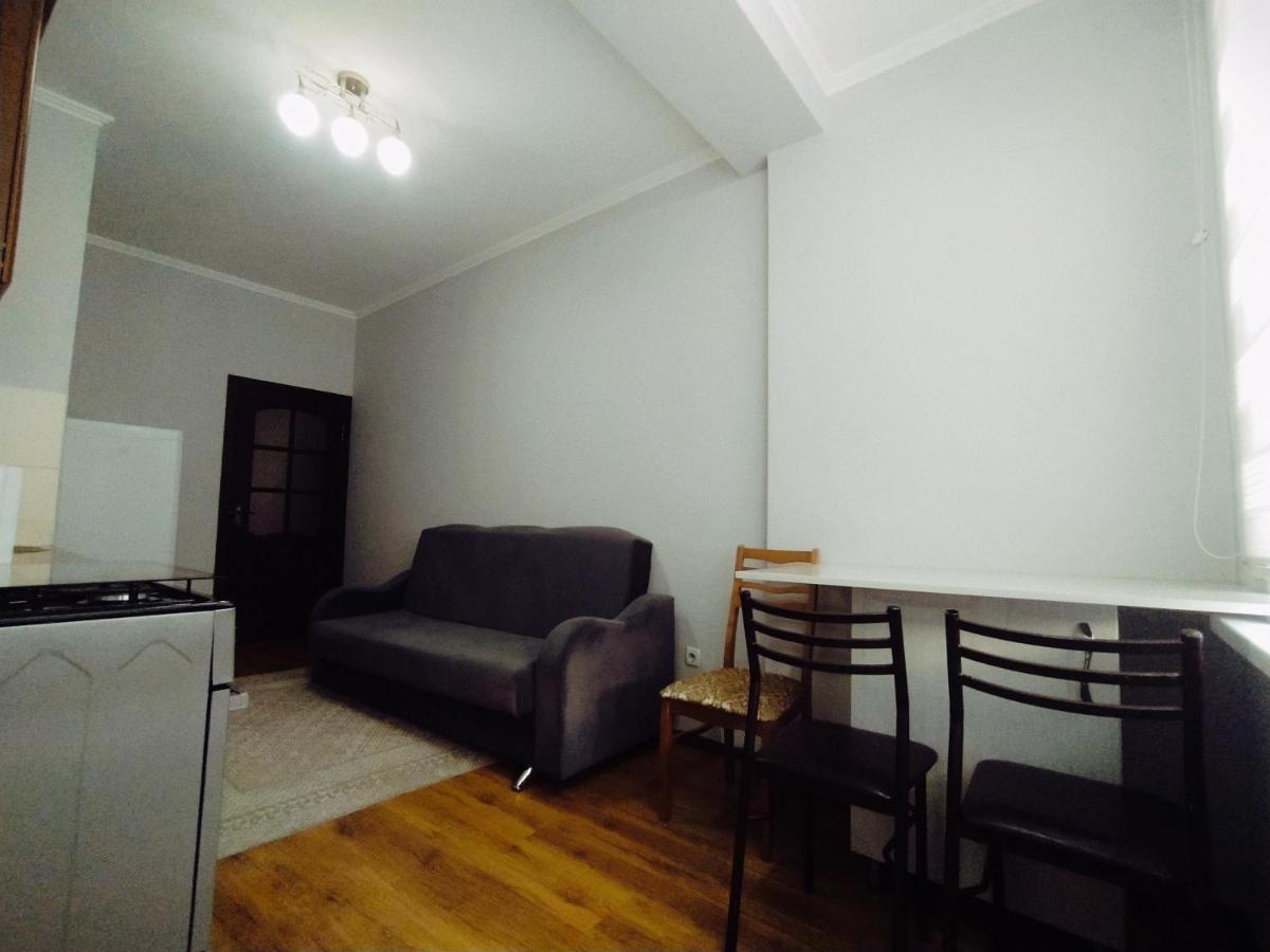 Appartamento Aura On Turusbekova Street 124 Bishkek Esterno foto